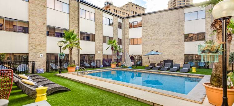 里弗沃克广场酒店(Riverwalk Plaza)图片