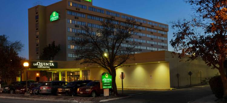 西考克斯梅多兰兹拉昆塔温德姆套房酒店(La Quinta by Wyndham Secaucus Meadowlands)图片