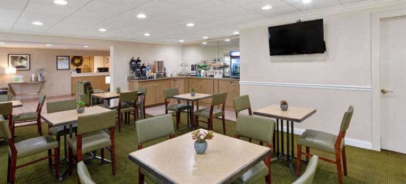 黎明城索格拉斯米尔斯拉昆塔温德姆套房酒店(La Quinta Inn & Suites by Wyndham Sawgrass)图片