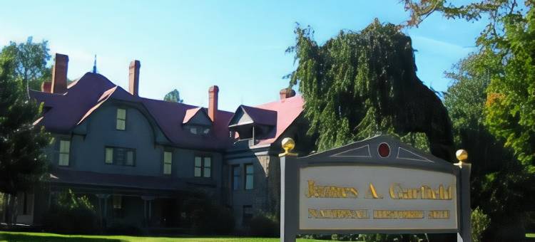 草坪湖贝斯特韦斯特优质套房酒店(Best Western Plus Lawnfield Inn  Suites)图片