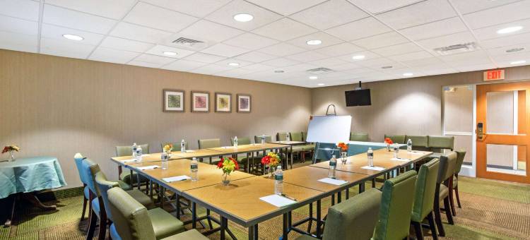 波士顿萨默维尔拉昆塔温德姆套房酒店(La Quinta by Wyndham Boston Somerville)图片