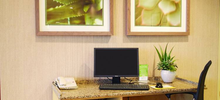 密尔沃基机场奥克里克拉昆塔温德姆酒店(La Quinta Inn by Wyndham Milwaukee Airport / Oak Creek)图片