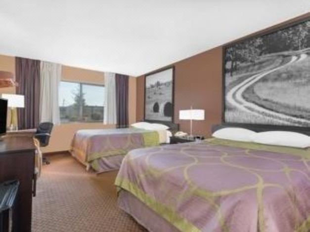 Super 8 By Wyndham Campbellsville Ky Hotel Reviews And Room - 