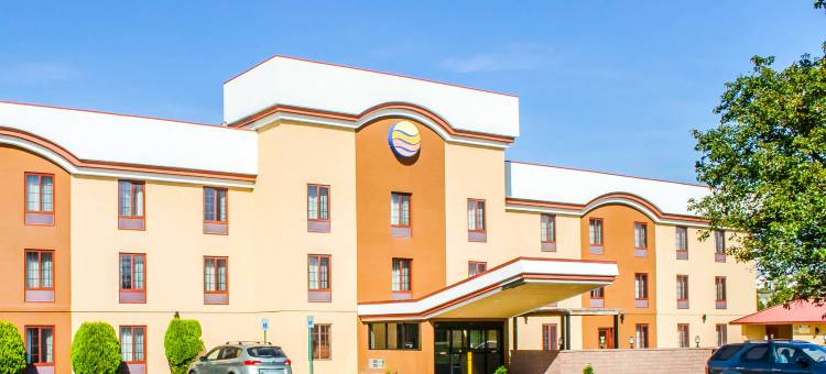 新坎伯兰哈里斯堡拉昆塔温德姆套房酒店(La Quinta Inn & Suites by Wyndham New Cumberland-Harrisburg)图片