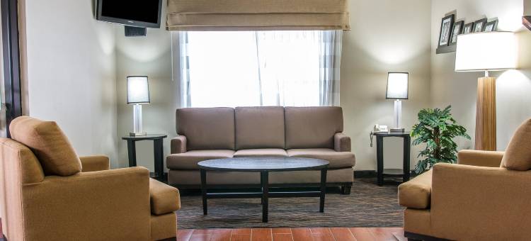 弗拉特罗克呗盟套房酒店(Baymont by Wyndham Flat Rock)图片