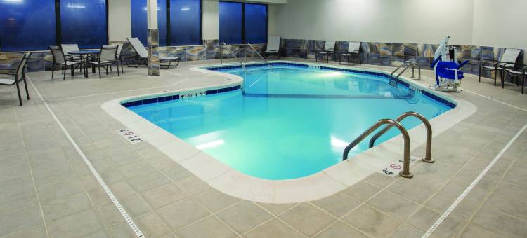 庞通海滩拉昆塔温德姆套房酒店(La Quinta Inn & Suites by Wyndham Pontoon Beach)图片