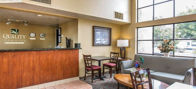 卡马里奥-奥克斯纳德凯艺套房酒店(Quality Inn & Suites Camarillo-Oxnard)图片