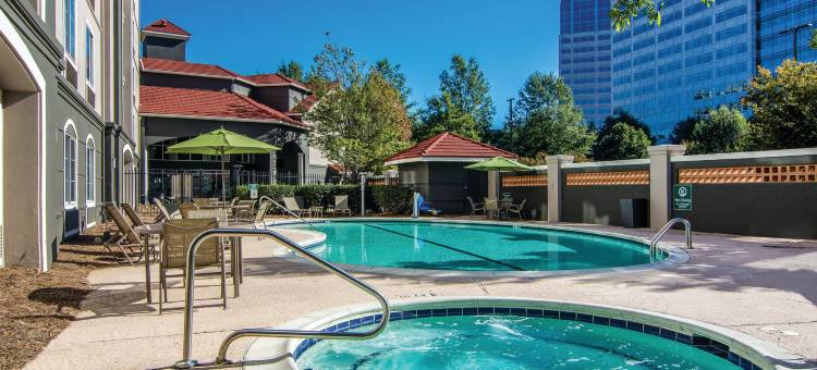 亚特兰大普瑞米特医疗中心拉昆塔温德姆套房酒店(La Quinta Inn & Suites by Wyndham Atlanta Perimeter Medical)图片