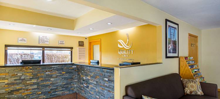 格林斯堡I-74凯艺套房酒店(Quality Inn & Suites Greensburg I-74)图片