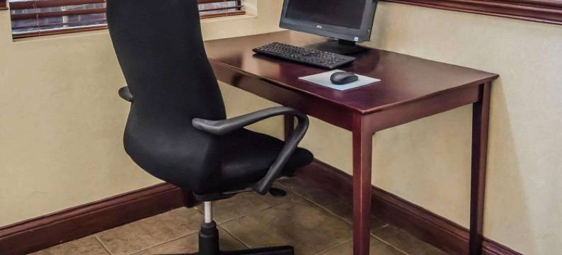 品质酒店套房杰弗逊维尔- 路易斯维尔北(Quality Suites Jeffersonville - Louisville North)图片