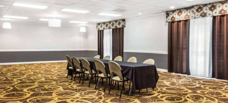 大学区凯艺套房酒店(Quality Inn & Suites University Area)图片