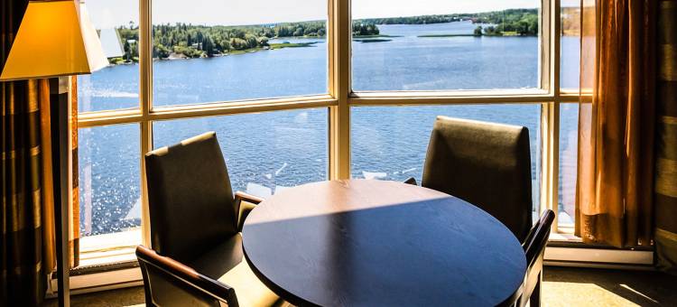 克拉丽奥湖畔会议中心酒店(Clarion Lakeside Inn & Conference Centre)图片