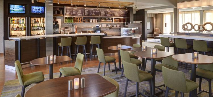 印第安纳波利斯机场万怡酒店(Courtyard Indianapolis Airport)图片