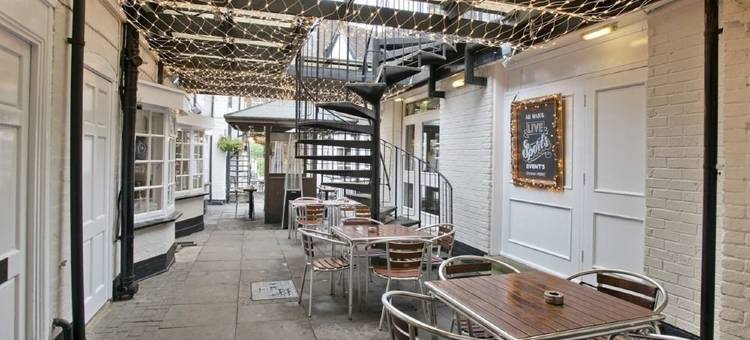 OYO德瑞德莱恩霍特尔(OYO The Red Lion Hotel)图片