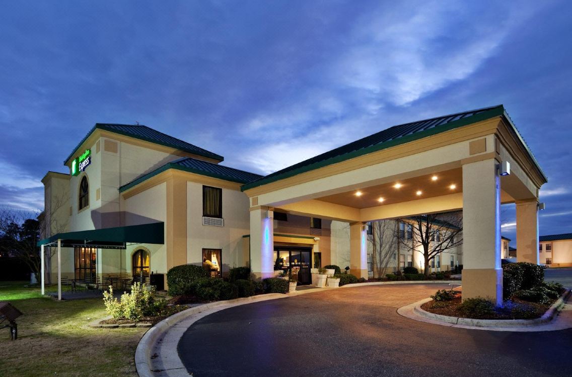 Country Inn Suites By Radisson Fayetteville Fort Bragg - 