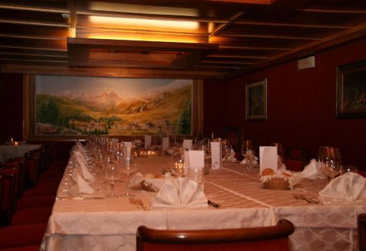 Hotel Emet Hotel Overview