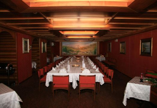 Hotel Emet Hotel Overview