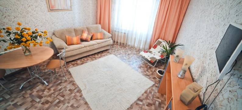 Weekend In The Center Next To The Railway Station图片