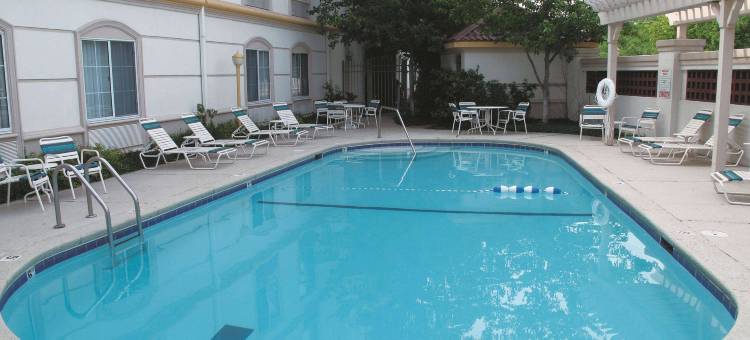 圣路易斯韦斯特波特拉昆塔温德姆套房酒店(La Quinta Inn & Suites by Wyndham St. Louis Westport)图片