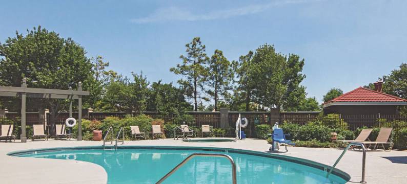 俄克拉何马城西北高速公路拉昆塔温德姆套房酒店(La Quinta Inn & Suites by Wyndham Oklahoma City - NW Expwy)图片