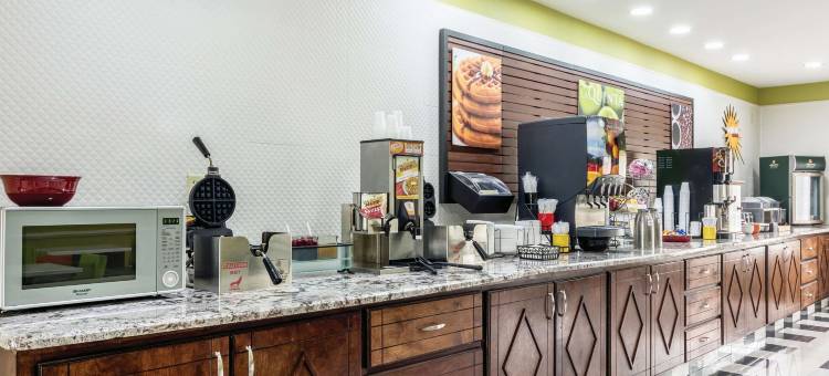 普拉特维尔拉昆塔温德姆套房酒店(La Quinta Inn & Suites by Wyndham Prattville)图片