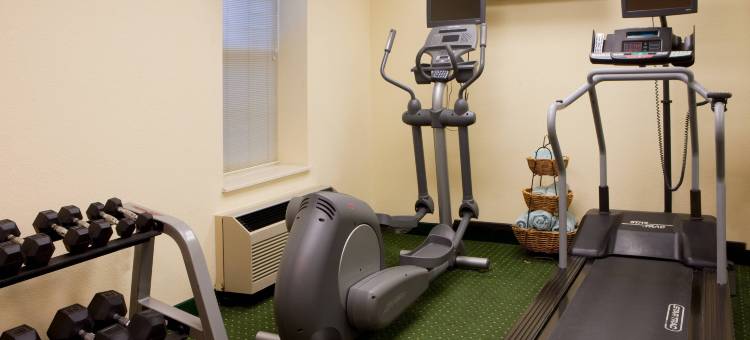 米德尔堡高地克里夫兰机场美茵斯坦套房酒店(MainStay Suites Middleburg Heights Cleveland Airport)图片