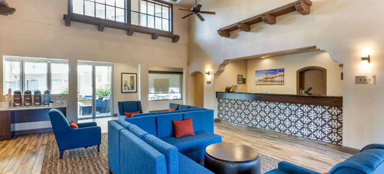 奥兰治县约翰韦恩机场舒适套房酒店(Comfort Inn & Suites Orange County John Wayne Airport)图片