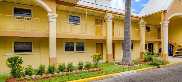 罗德威酒店及套房休斯顿靠近医疗中心(Rodeway Inn & Suites Houston Near Medical Center)图片