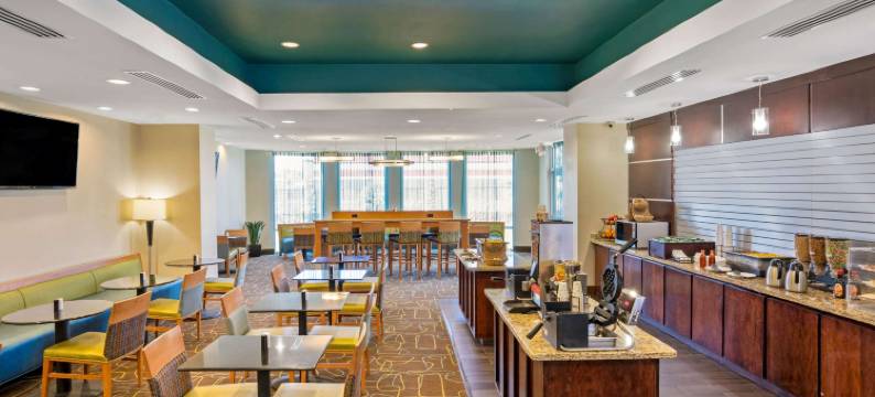 休斯顿威洛布鲁克拉昆塔温德姆套房酒店(La Quinta by Wyndham Houston Willowbrook Vintage Park)图片