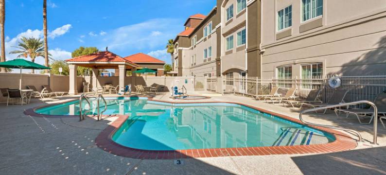 凤凰城I-10西拉昆塔温德姆套房酒店(La Quinta Inn & Suites by Wyndham Phoenix I-10 West)图片