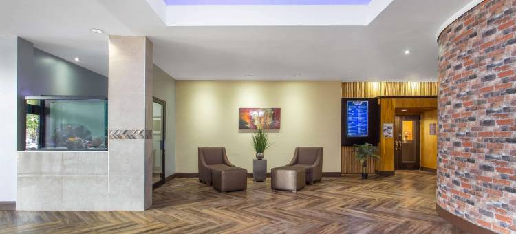 温德姆华美达-坦帕西岸机场南(Ramada by Wyndham Tampa Westshore Airport South)图片