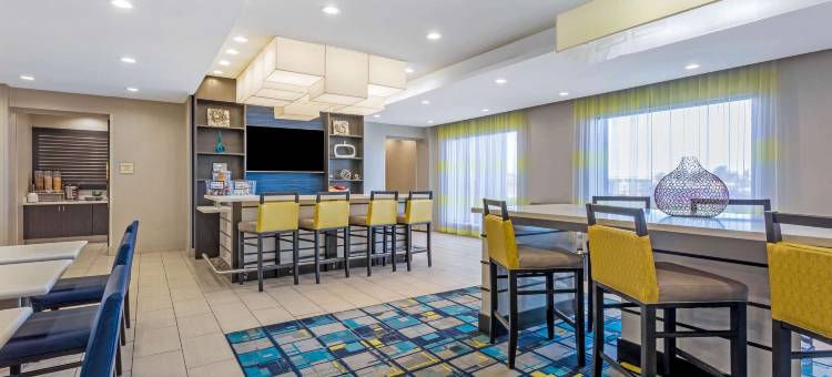 奥德萨北锡耶纳塔拉昆塔温德姆套房酒店(La Quinta Inn & Suites by Wyndham Odessa N. - Sienna Tower)图片