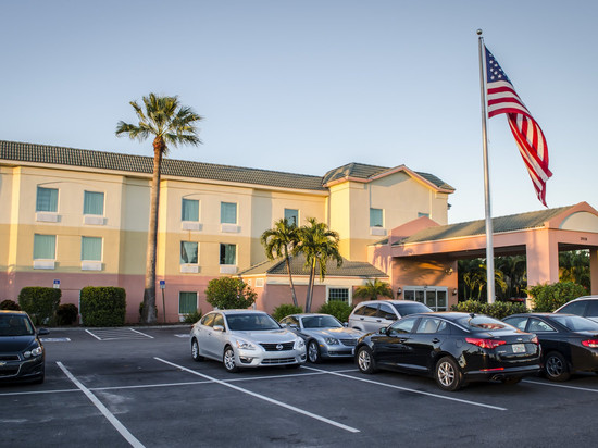 圣彼得堡克利尔沃特舒眠酒店