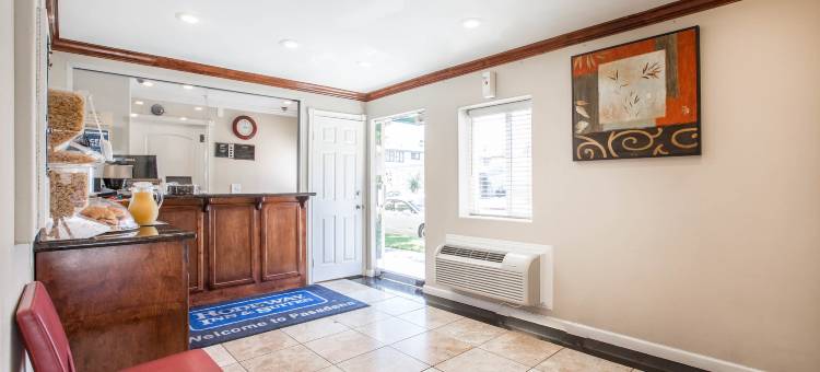 罗德威帕萨迪纳套房假日酒店(Rodeway Inn & Suites Pasadena)图片