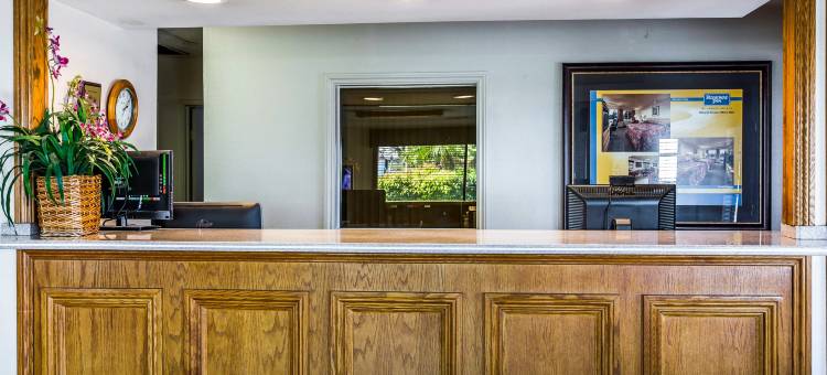 安大略米尔斯购物中心罗德威旅馆(Rodeway Inn Ontario Mills Mall)图片