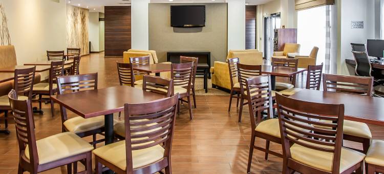 舒眠酒店及套房大福克斯 靠近阿勒鲁斯中心(Sleep Inn & Suites Grand Forks Alerus Center)图片