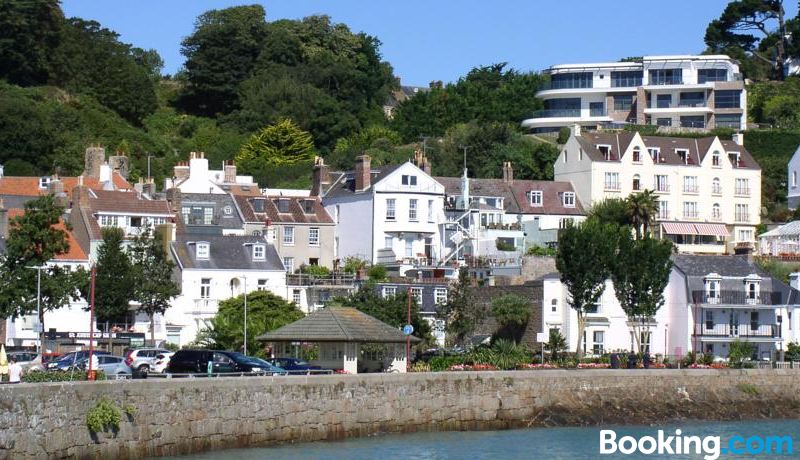 Reviews for 4-Star Hotels in St Brelade 