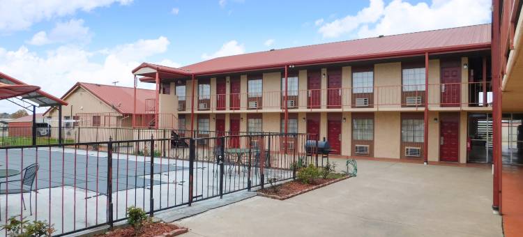 鲍-霍查顿罗德威酒店(Rodeway Inn Broken Bow-Hochatown)图片