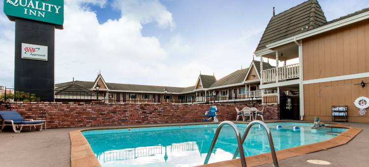 华美达海湾套房旅馆(Ramada Bayside Inn and Suites)图片