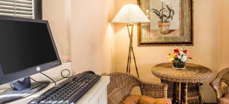 加利福尼亚旅馆套房贝克斯菲尔德(California Inn and Suites Bakersfield)图片