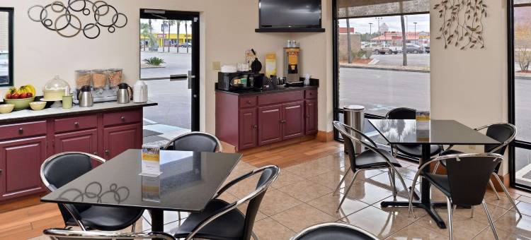 OYO 酒店湖泊/瓦尔多斯塔 I-75，出口5(OYO Hotel Lake Park-Valdosta I-75, Exit 5)图片