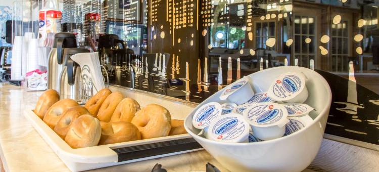 布兰福尔德 - 吉尔福德罗德威套房酒店(Rodeway Inn & Suites Branford - Guilford)图片