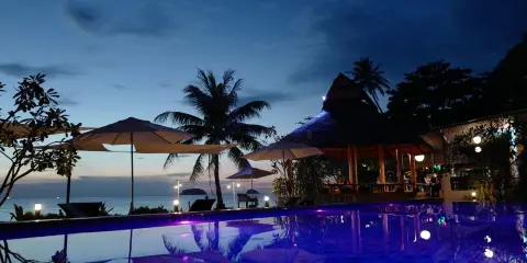 自然海灘度假村