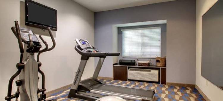 塔斯卡卢萨近大学麦客达套房酒店(Microtel Inn & Suites by Wyndham Tuscaloosa Near University)图片