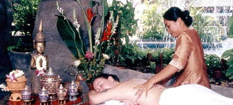 班卡伦布里度假酒店(Baan Karonburi Resort)图片