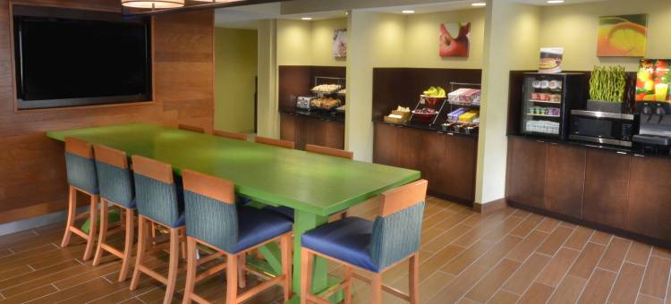夏洛茨维尔北部万枫套房酒店(Fairfield Inn & Suites Charlottesville North)图片