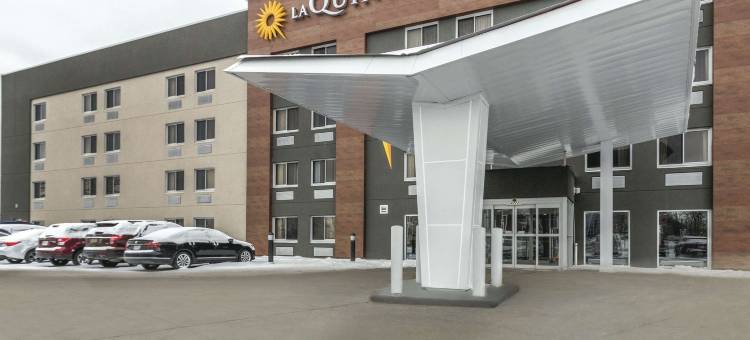 克里夫兰机场北拉昆塔温德姆套房酒店(La Quinta Inn & Suites by Wyndham Cleveland - Airport North)图片