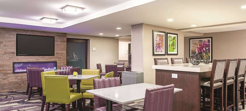 巴尔的摩北怀特马什拉昆塔温德姆套房酒店(La Quinta Inn & Suites by Wyndham Baltimore N / White Marsh)图片