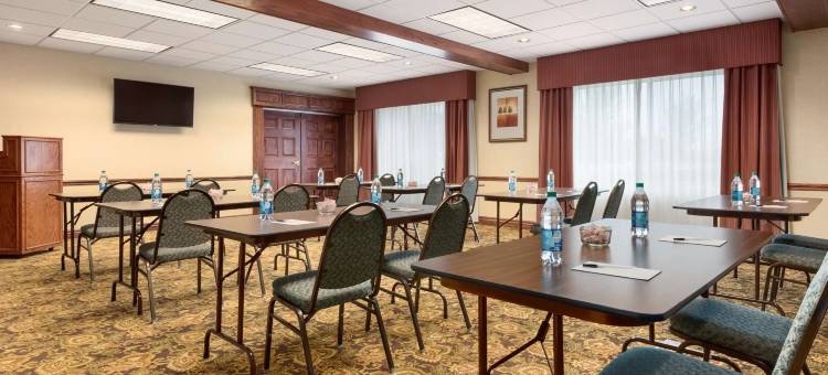 康瑟尔布拉夫斯丽怡酒店(Country Inn & Suites by Radisson, Council Bluffs, IA)图片
