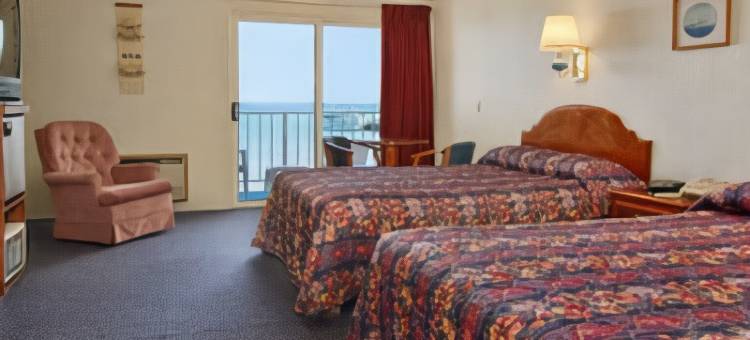 麦基诺市水滨华美达酒店(Ramada by Wyndham Mackinaw City Waterfront)图片